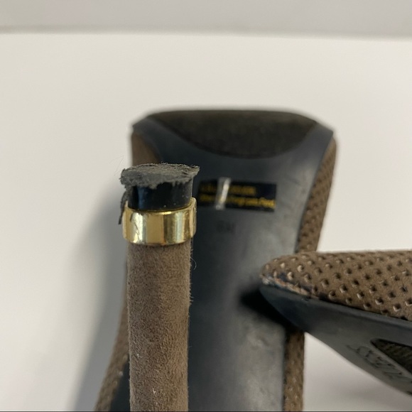 Guess woman’s gorgeous brand taupe size 8, - Picture 12 of 12